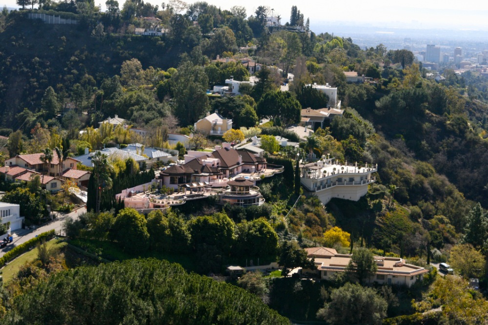 Foverhead-mansions-in-beverly-hills-aerial-view